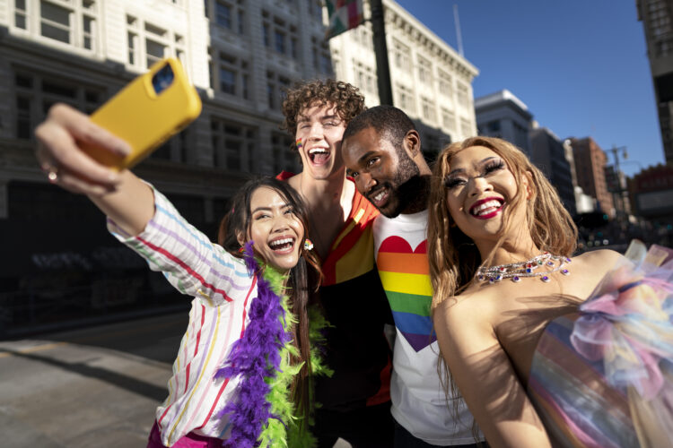 Young people celebrating pride month © freepik